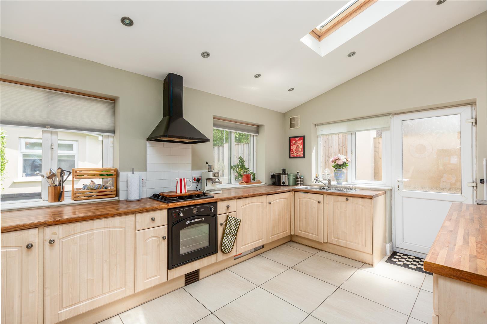 Carmarthen Road, Fforestfach, Swansea, SA5 4BN